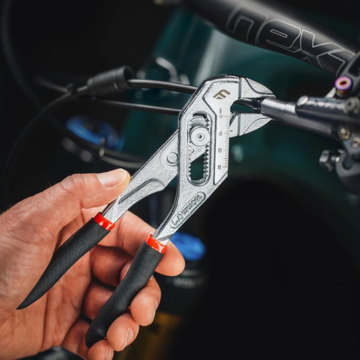 FEEDBACK SPORTS - ADJUSTABLE PLIERS WRENCH - Image 8