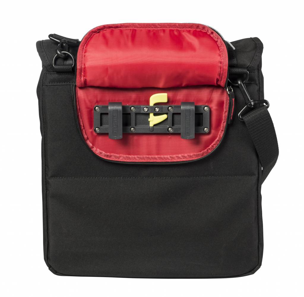 basil-sport-design-commuter-bag-18l-black hook on